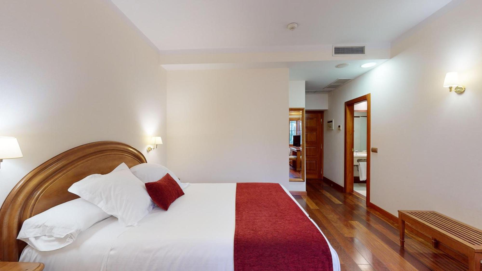Azz Penafiel Las Claras Hotel & Spa Экстерьер фото