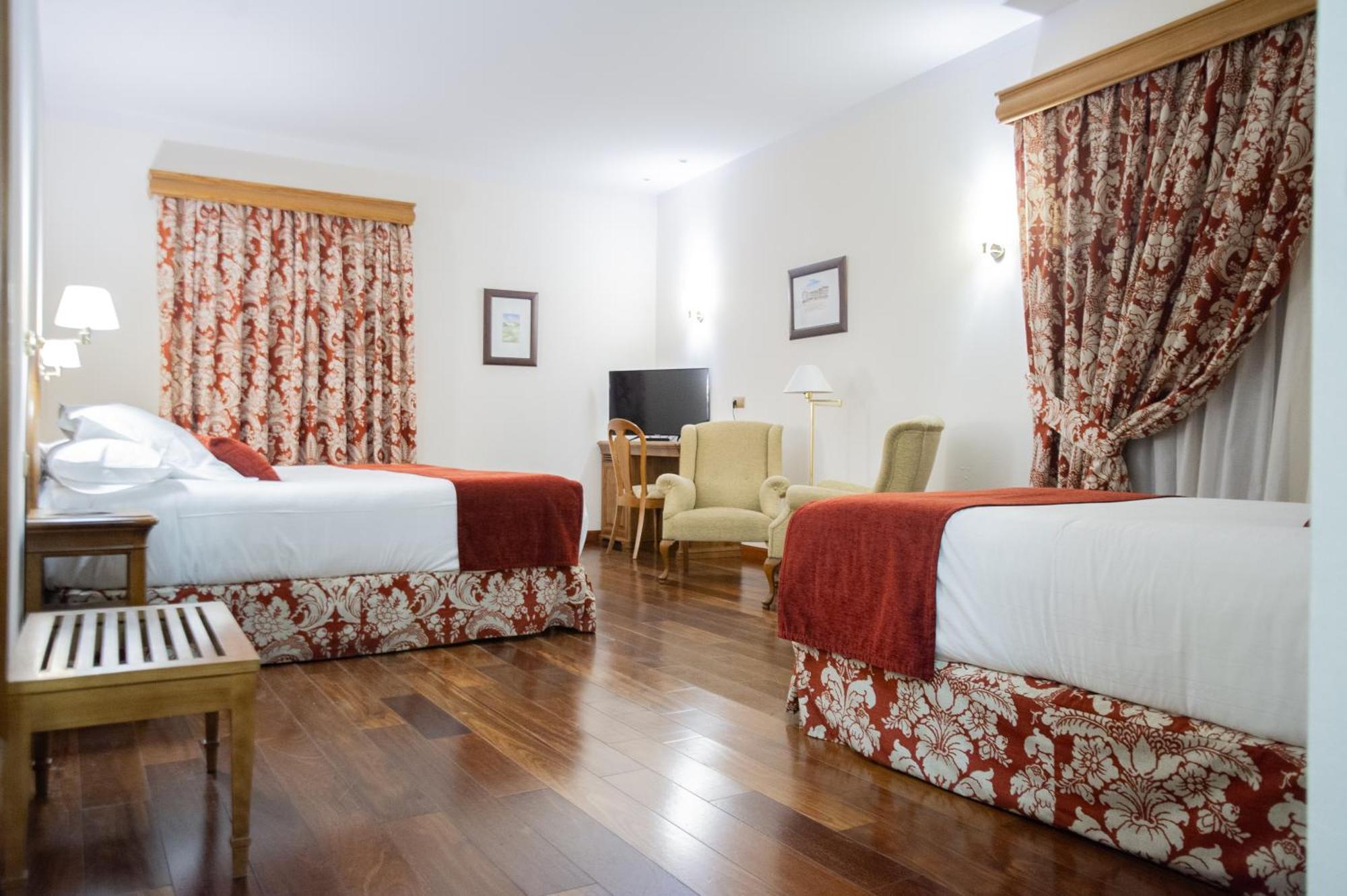 Azz Penafiel Las Claras Hotel & Spa Экстерьер фото