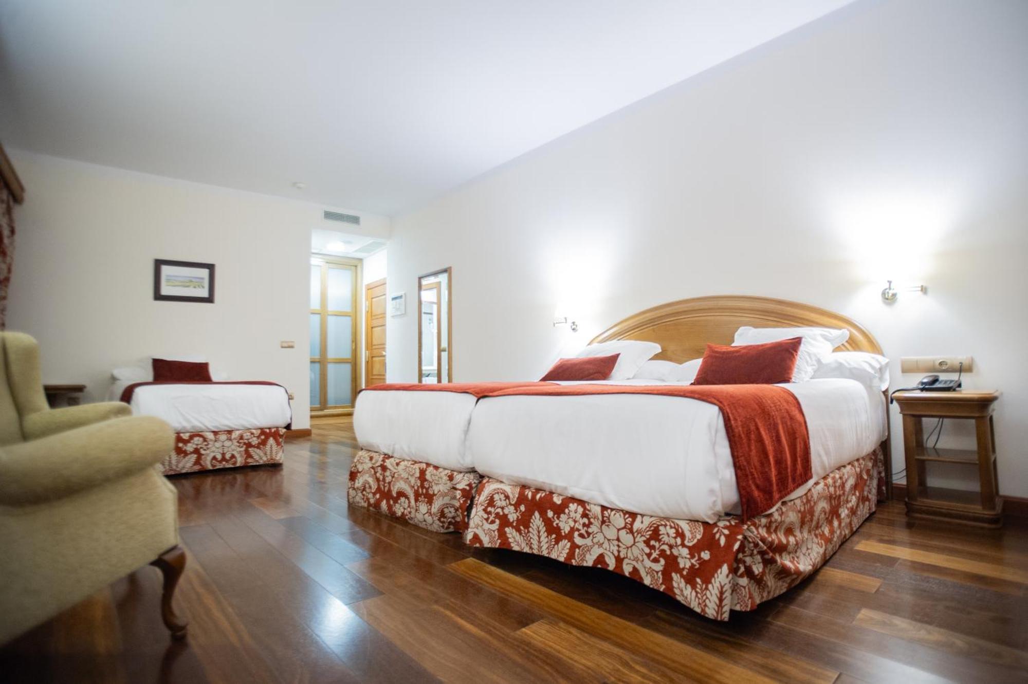 Azz Penafiel Las Claras Hotel & Spa Экстерьер фото